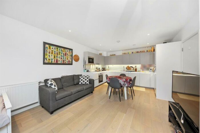 2 Bedroom Flat To Rent In Wilkinson Close, London, NW2