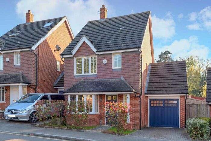 3 Bedroom Link Detached House To Rent In Capel Crescent, Stanmore, HA7