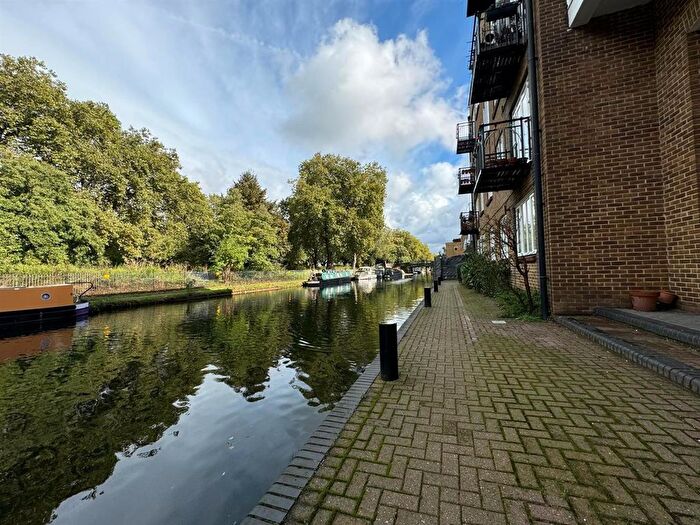 1 Bedroom Flat To Rent In Empire Wharf, Old Ford Road, E3