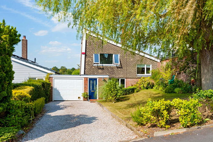 3 Bedroom Link Detached House For Sale In Constable Drive, Marple Bridge, SK6