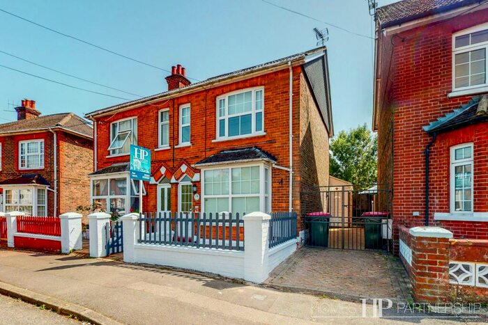 5 Bedroom Semi-Detached House To Rent In Victoria Road, Crawley, RH11