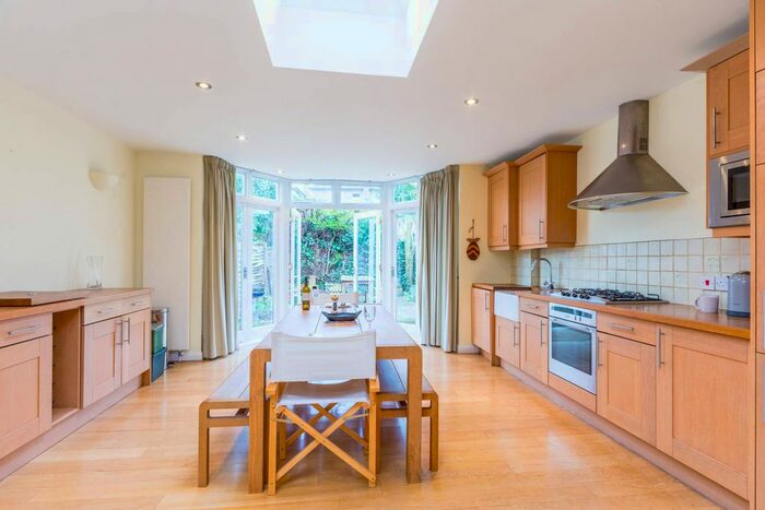 2 Bedroom Property To Rent In Park Place, Ealing, London, W5