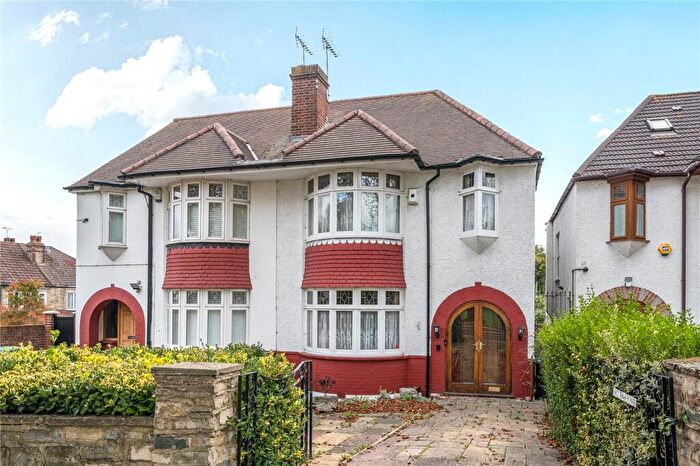 4 Bedroom Semi-Detached House For Sale In Broomfield Lane, Palmers Green, London, N13