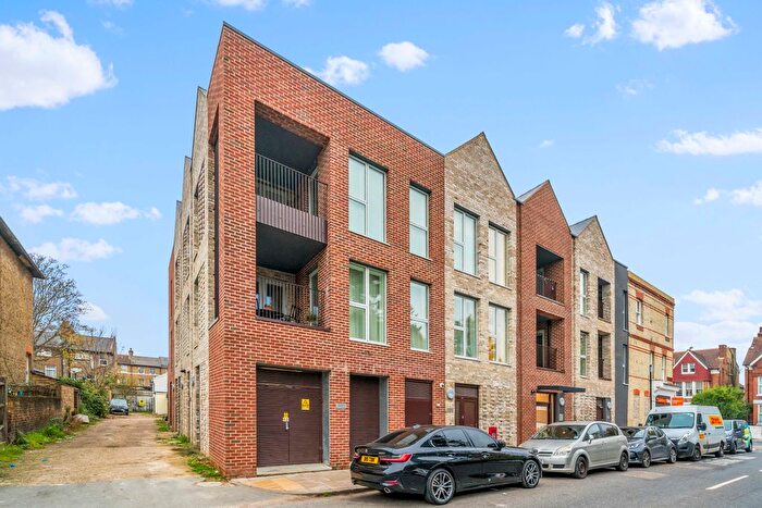 2 Bedroom Flat To Rent In Tankierville Road, SW16