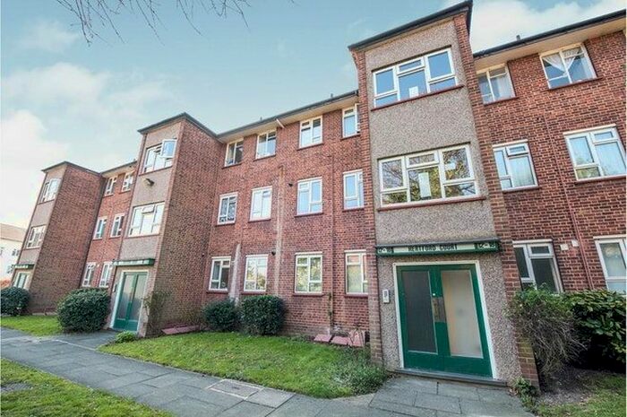 Studio To Rent In Stonard Road, London, N13