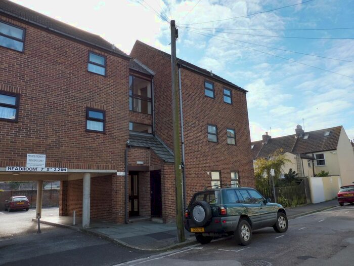 1 Bedroom Flat To Rent In The Carriages, Victoria Street, Weymouth, DT4