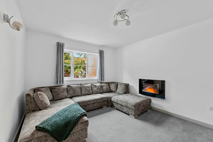 4 Bedroom Detached House For Sale In The Warren, The Green, Croydon, CR0