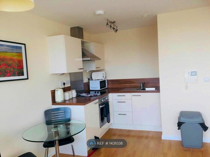 1 Bedroom Flat To Rent In Mann Island, Liverpool, L3