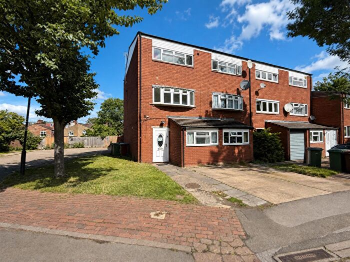 4 Bedroom End Of Terrace House To Rent In Hawkins Close, Harrow, HA1