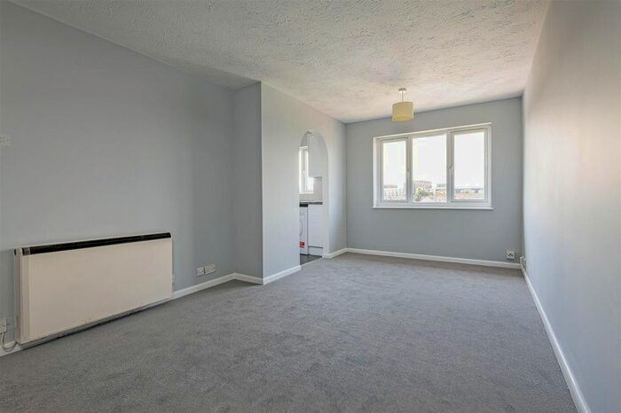 2 Bedroom Flat To Rent In Peartree Avenue, London, SW17