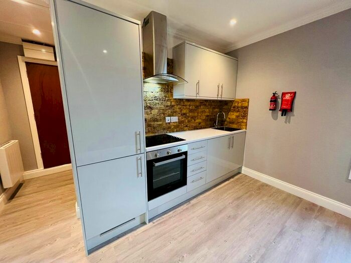 2 Bedroom Flat To Rent In Wood Street, London, E17