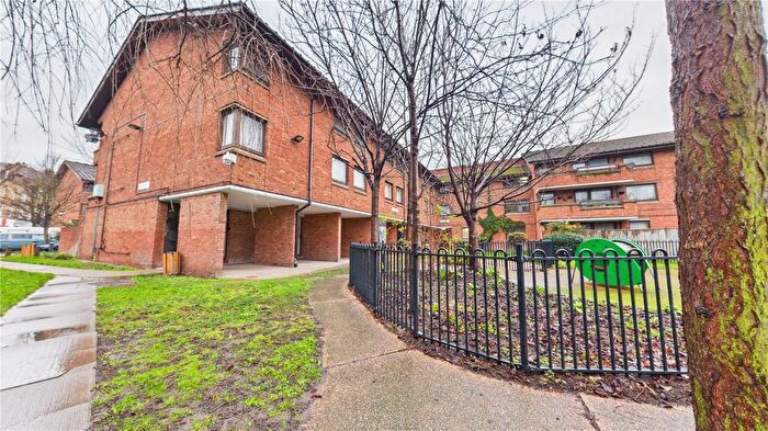 3 Bedroom Detached House For Sale In Belham Walk, London, SE5