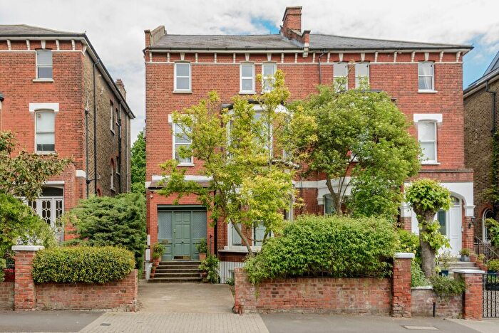 2 Bedroom Flat For Sale In Mowbray Road, Queens Park, NW6