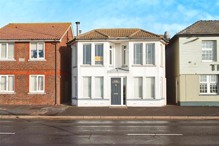 2 Bedroom Flat For Sale In Sea Front, Hayling Island, Hampshire, PO11