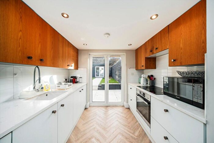 2 Bedroom Flat To Rent In Kilburn Park Road, Kilburn Park, NW6