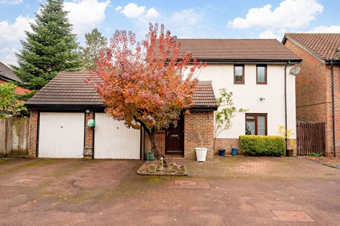 4 Bedroom Detached House For Sale In Carlton Tye, Horley, RH6