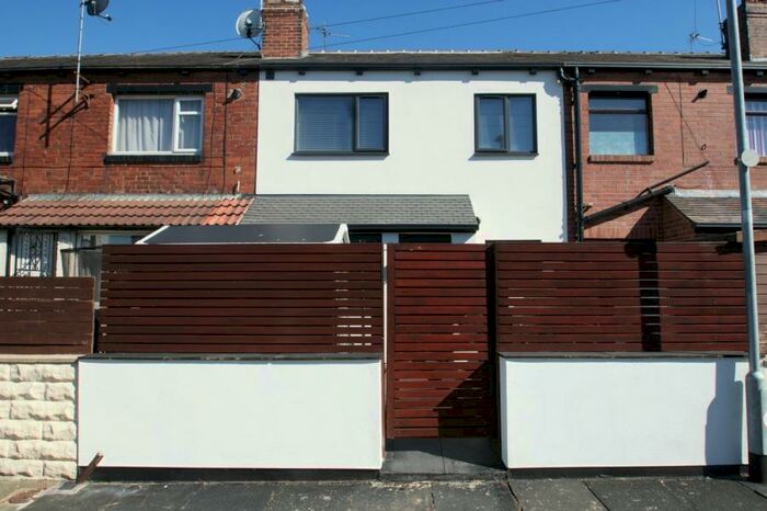2 Bedroom Terraced House To Rent In Longroyd Street North, LS11