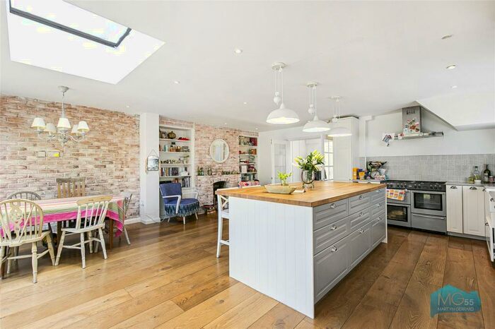 4 Bedroom Semi-Detached House To Rent In Devonshire Road, Mill Hill, London, NW7