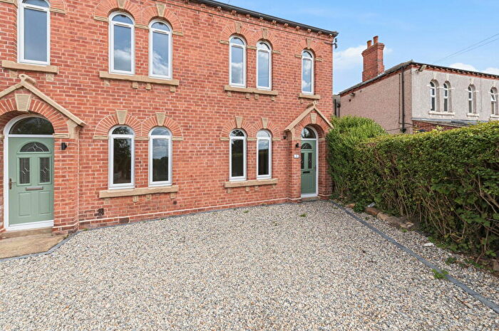 2 Bedroom Semi Detached House For Sale In Barwick Road, Leeds, LS15