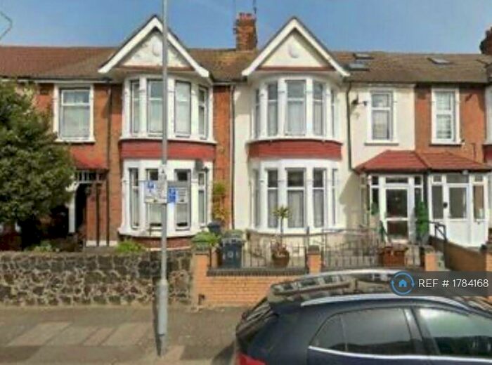 2 Bedroom Flat To Rent In Aldersey Gardens, Barking, IG11