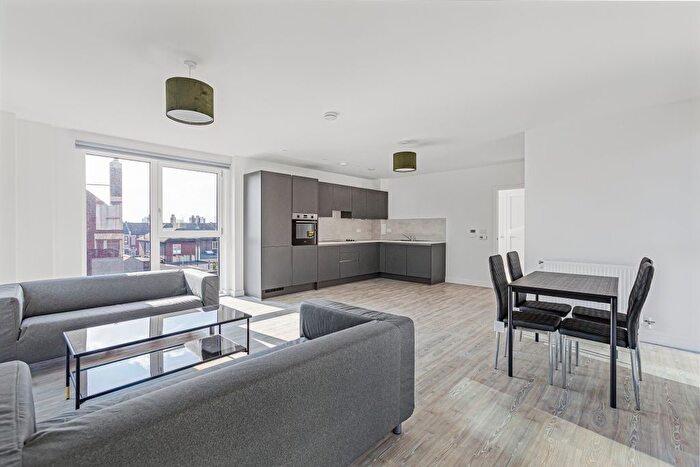 3 Bedroom Flat To Rent In Bridgeman House, Upton Park, E13