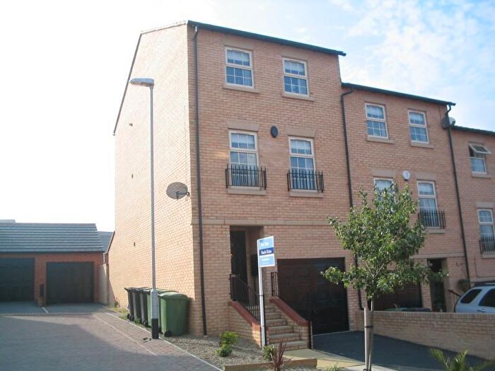 4 Bedroom End Of Terrace House To Rent In Renaissance Drive, Churwell Morley, Leeds, LS27