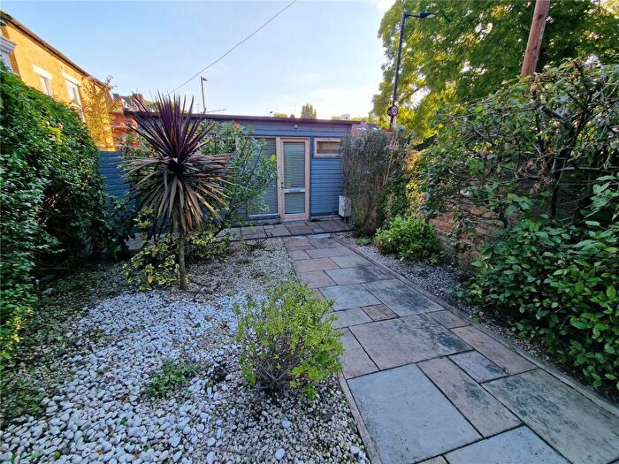 1 Bedroom Apartment To Rent In Brenchley Gardens, London, SE23