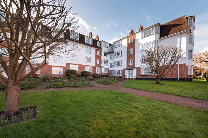2 Bedroom Flat For Sale In Eversley Park Road, London, N21
