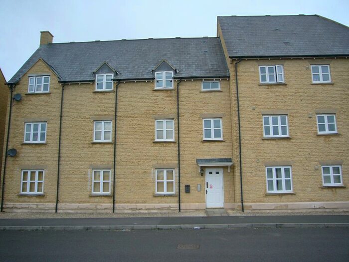 2 Bedroom Flat To Rent In Heyford House, Carterton, Oxon, OX18