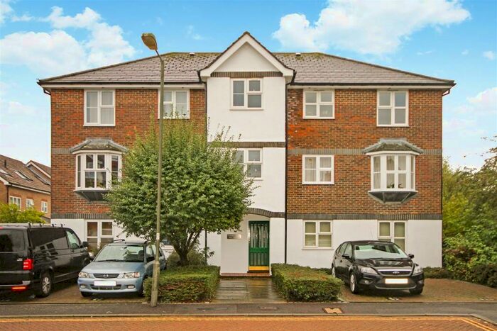 1 Bedroom Apartment To Rent In Court Road, Lewes, East Sussex, BN7