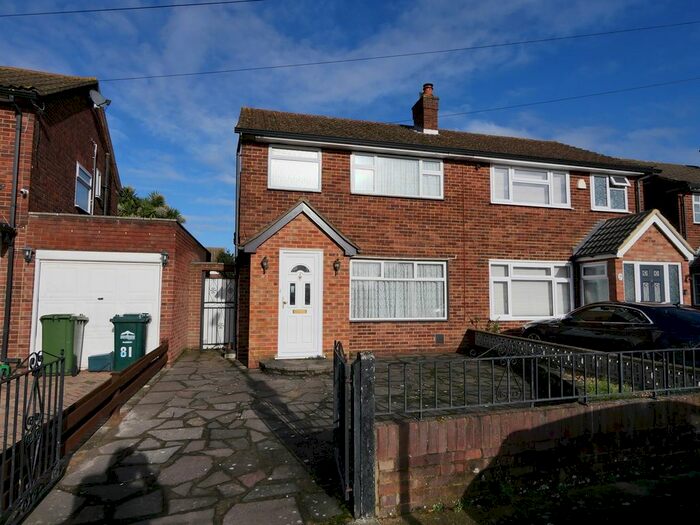 Houses for sale & to rent in TW15 1AF, Chattern Road, Ashford East Ashford