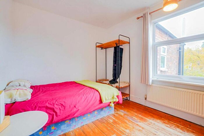 3 Bedroom Terraced House For Sale In Lytton Road, Clarendon Park, Leicester, LE2
