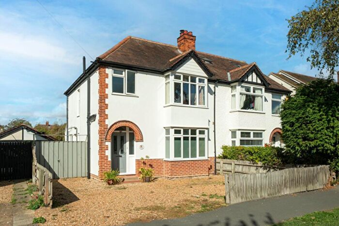 3 Bedroom Semi-Detached House For Sale In Orchard Avenue, Cambridge, CB4