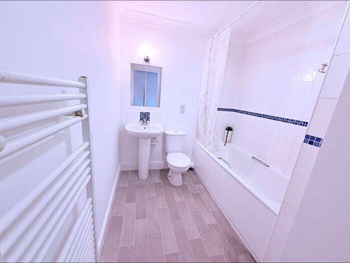 1 Bedroom Flat To Rent In London Road, Ashford, TW15