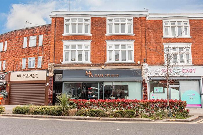 2 Bedroom Flat For Sale In Green Lanes, Winchmore Hill, N21