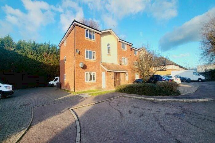 2 Bedroom Flat To Rent In Turnberry Court, Watford, WD19