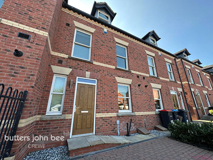 3 Bedroom Town House To Rent In Weaver Grove, Winsford, CW7