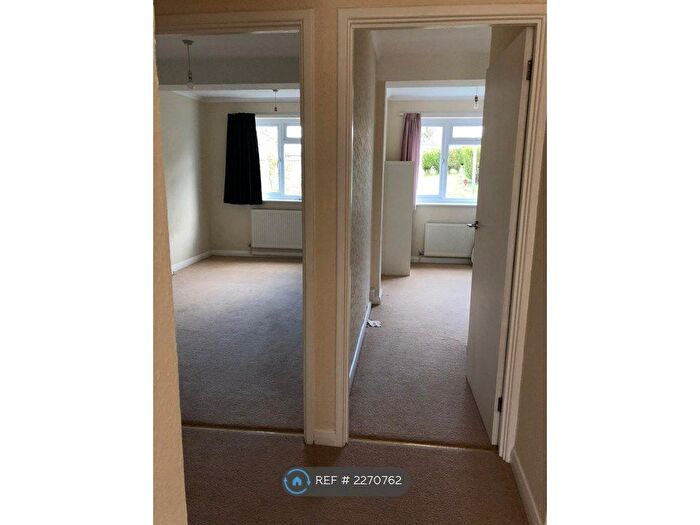 3 Bedroom Semi-Detached House To Rent In Merrow Lane, Guildford, GU4