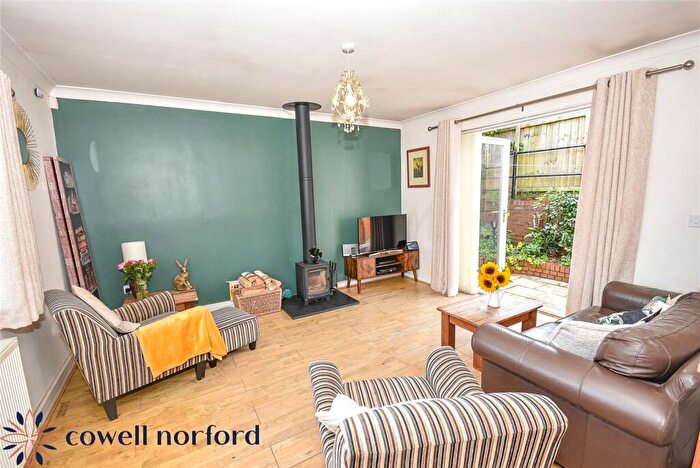 2 Bedroom Bungalow For Sale In Yealand Close, Bamford, Rochdale, OL11
