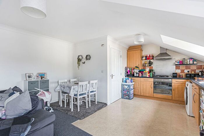 2 Bedroom Flat For Sale In Elgar Close, Swindon, SN25