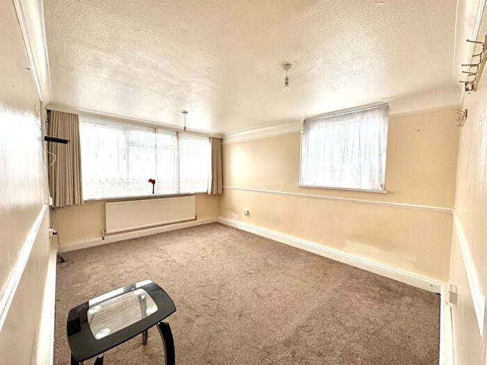2 Bedroom Flat To Rent In St Andrews Tower, Baird Avenue, Southall, UB1