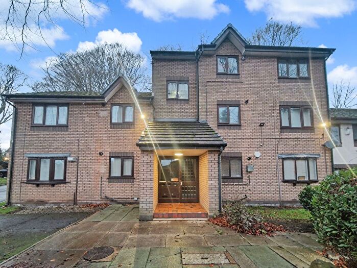 2 Bedroom Flat To Rent In Crescent Avenue, Prestwich, M25