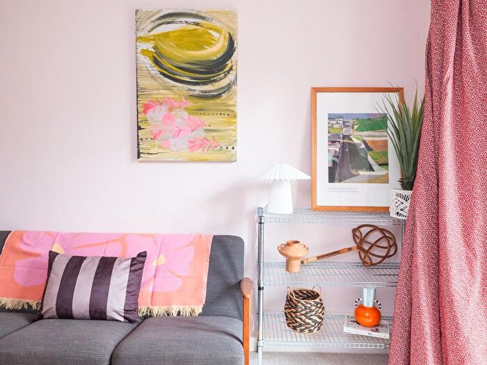 2 Bedroom Flat For Sale In Victoria Walk, Cotham, BS6