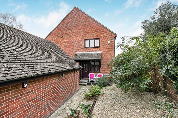 1 Bedroom Semi-Detached House For Sale In The Laurels, Tetsworth, OX9