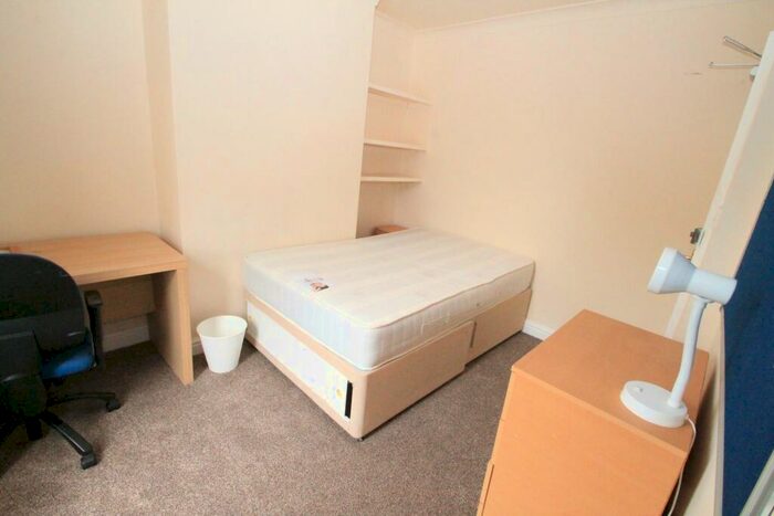 4 Bedroom Terraced House To Rent In Victoria Terrace, - Bed, LN1