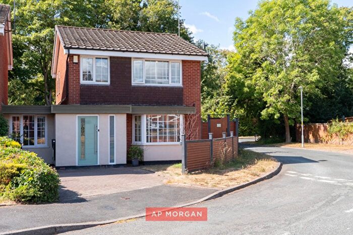 3 Bedroom Link Detached House For Sale In Abbotswood Close, Winyates, Redditch, Worcestershire, B98
