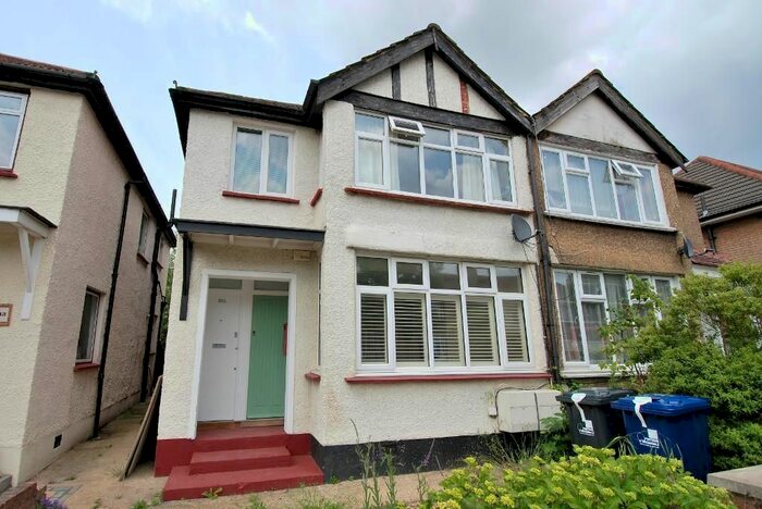 2 Bedroom Flat To Rent In Beechmount Avenue, Hanwell, London, W7