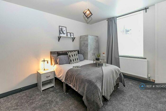 2 Bedroom Flat To Rent In Somerset House, Birkenhead, CH42