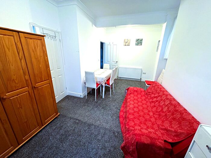 3 Bedroom Semi-Detached House To Rent In Farnham Road, Ilford, IG3