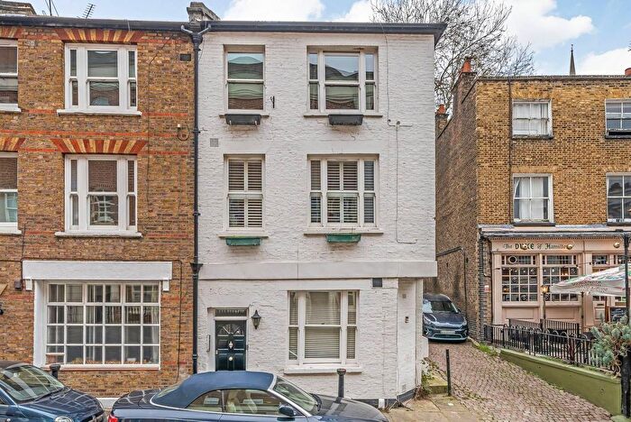 1 Bedroom Flat To Rent In New End, Hampstead, London, NW3